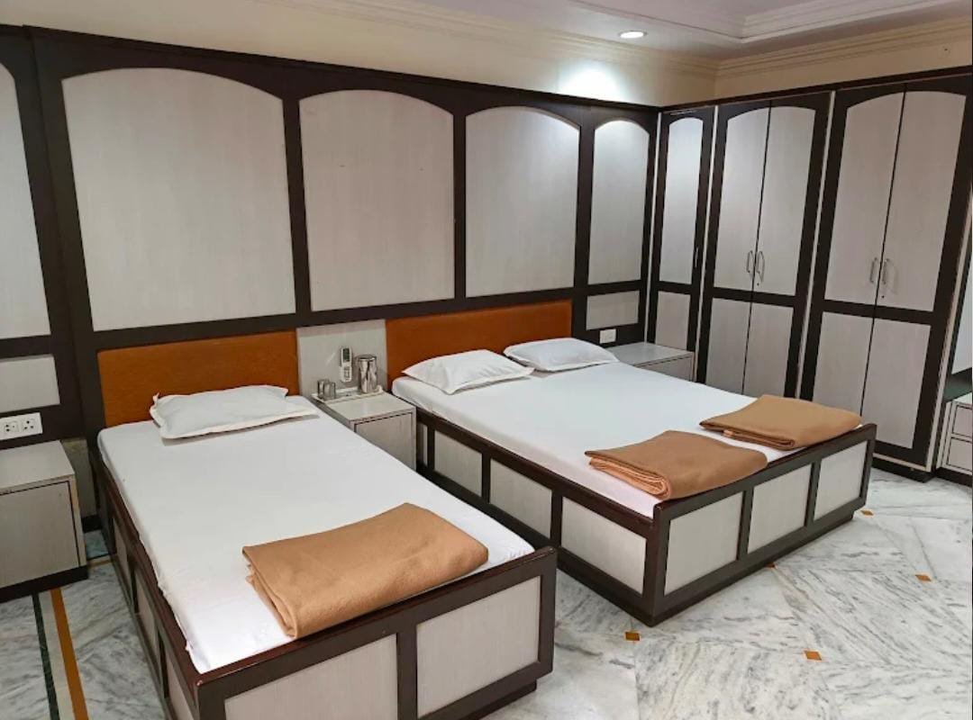 4 Bed Non-AC room in Shree Gajanan Maharaj Sansthan Omkareshwar