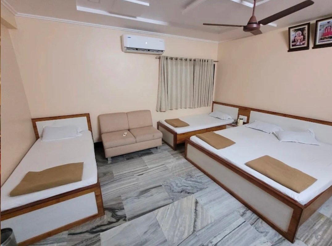4 Bed room in Shree Gajanan Maharaj Sansthan Omkareshwar