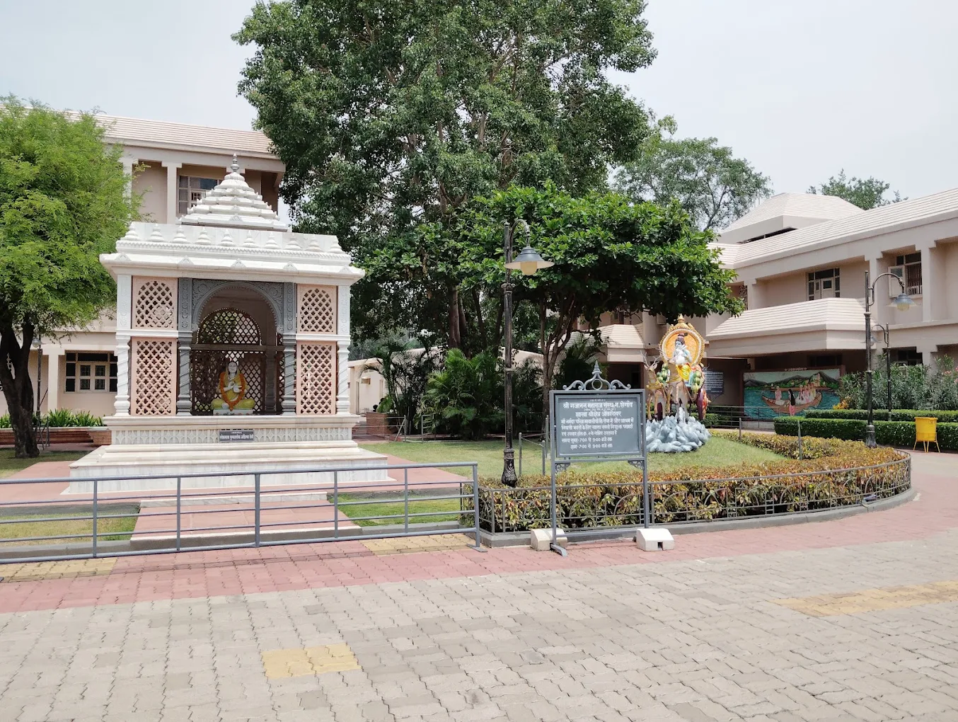 Family friendly rooms in Omkareshwar